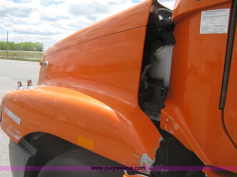 image for item G8291 1999 Freightliner Century Class semi truck