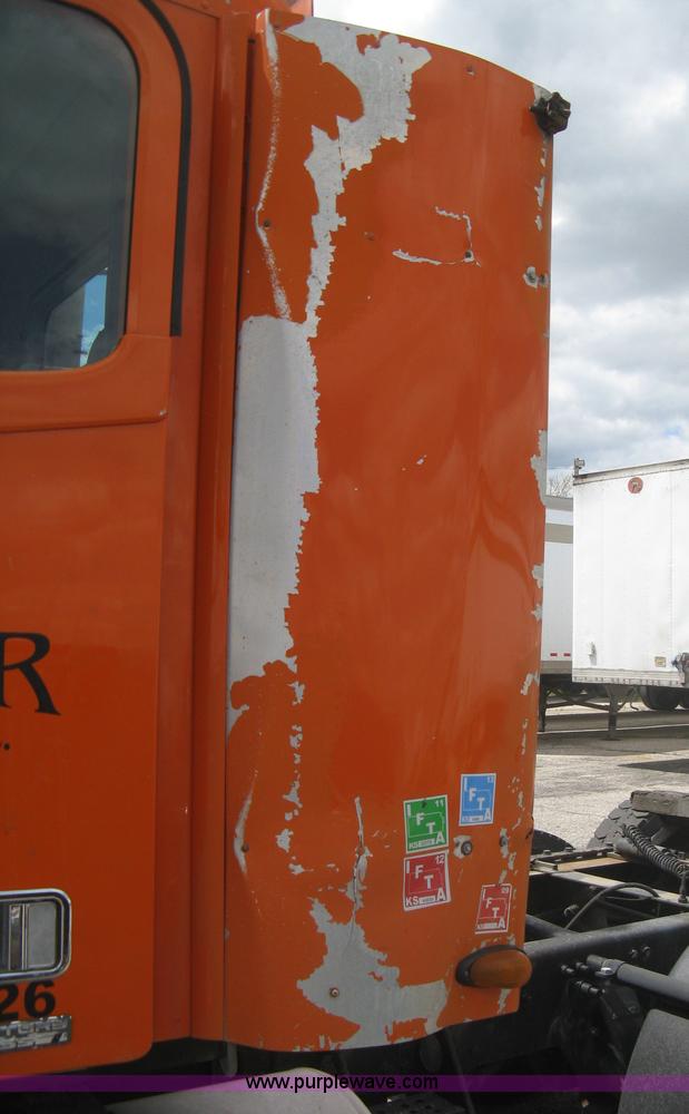 image for item G8291 1999 Freightliner Century Class semi truck