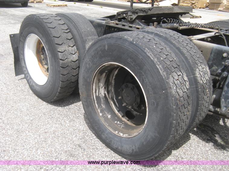 image for item G8291 1999 Freightliner Century Class semi truck