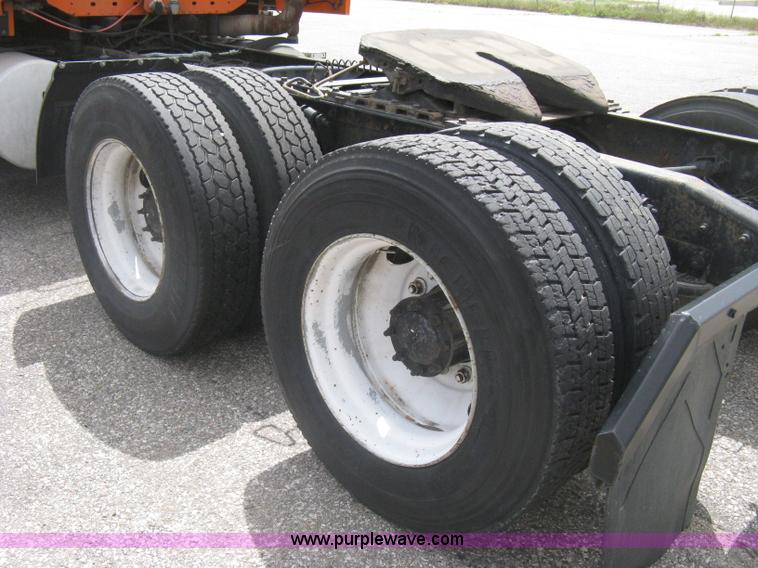 image for item G8291 1999 Freightliner Century Class semi truck