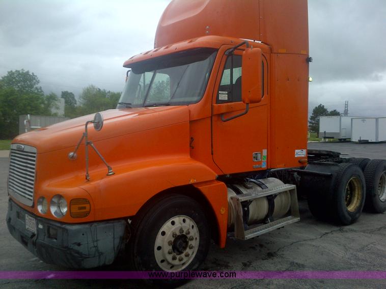 image for item H2079 1999 Freightliner Century Class semi truck