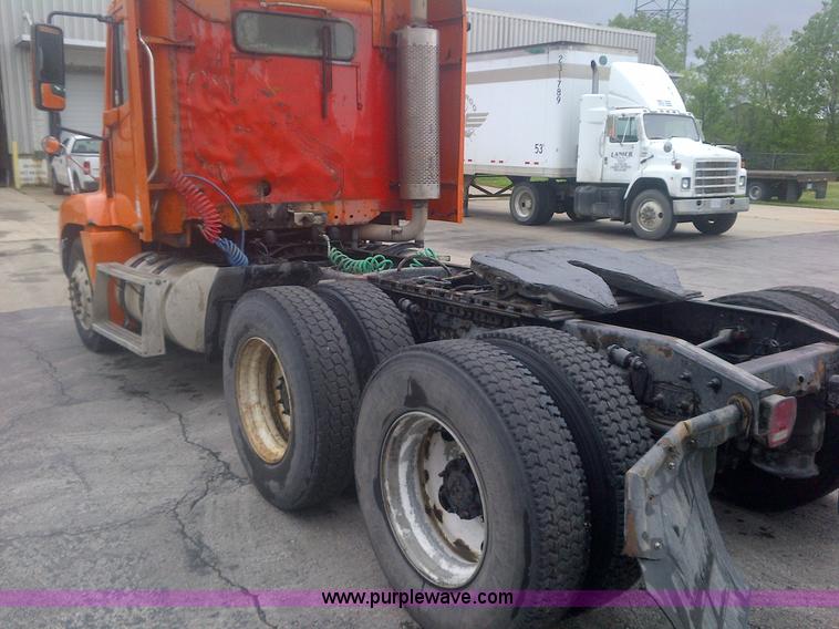 image for item H2079 1999 Freightliner Century Class semi truck