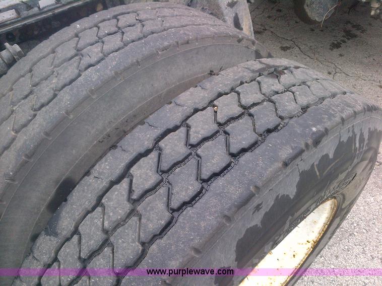 image for item H2079 1999 Freightliner Century Class semi truck