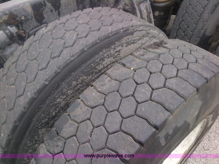 image for item H2079 1999 Freightliner Century Class semi truck