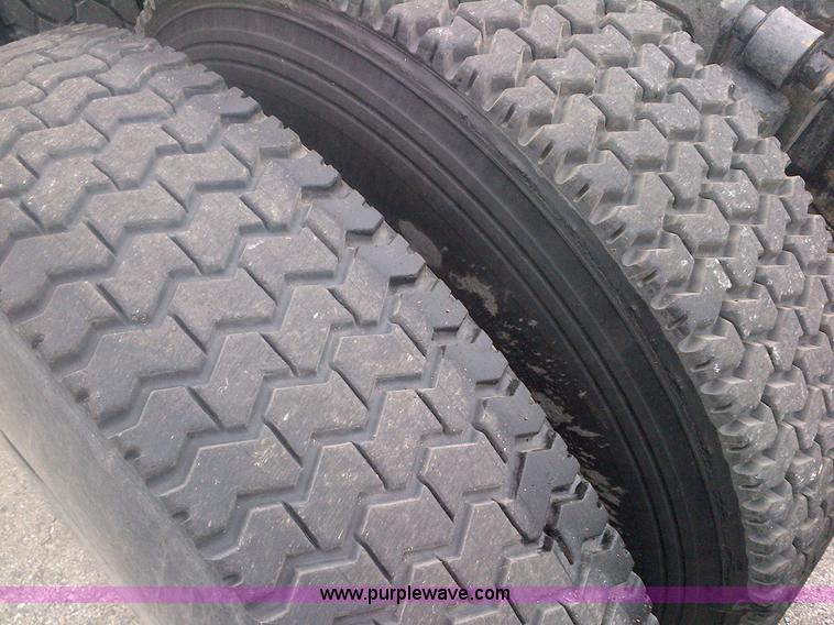 image for item H2079 1999 Freightliner Century Class semi truck