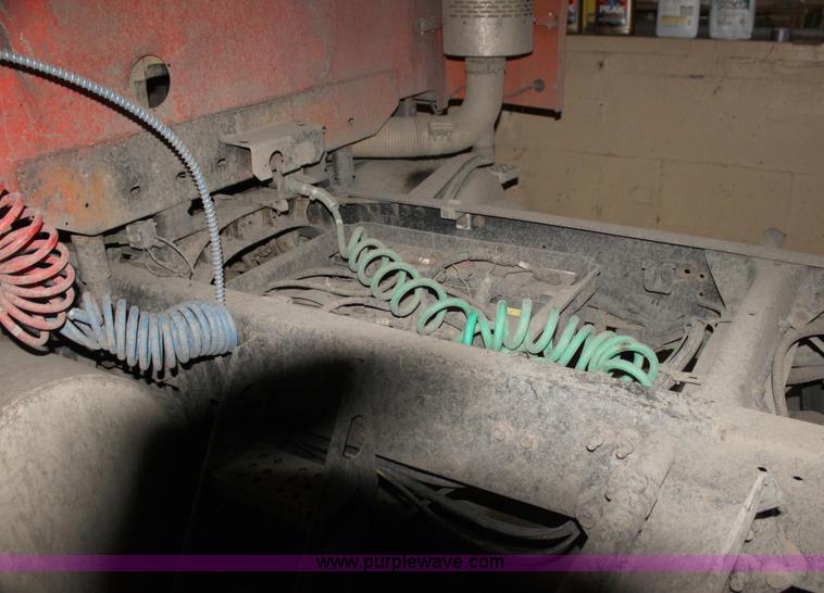 image for item H2079 1999 Freightliner Century Class semi truck