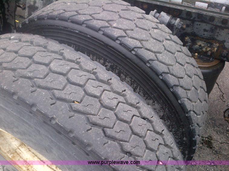 image for item H2079 1999 Freightliner Century Class semi truck