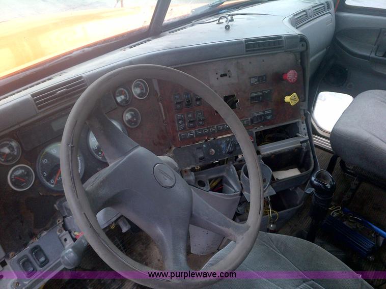 image for item H2079 1999 Freightliner Century Class semi truck