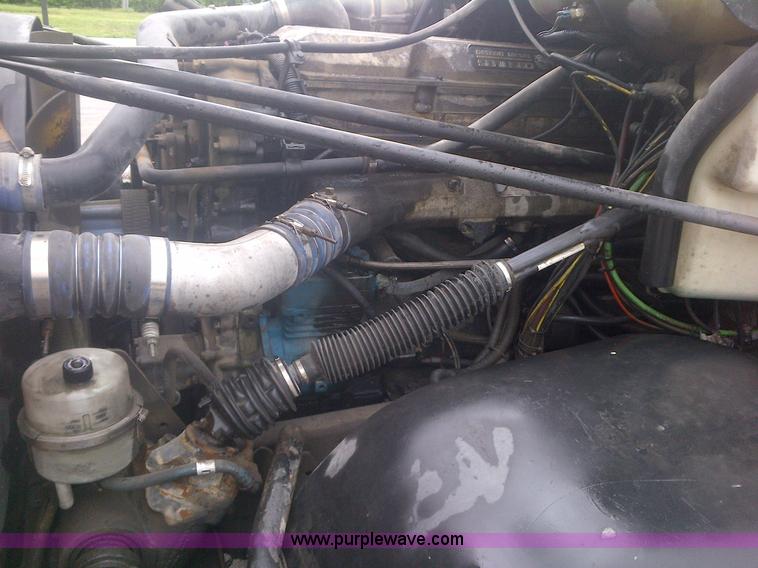 image for item H2079 1999 Freightliner Century Class semi truck