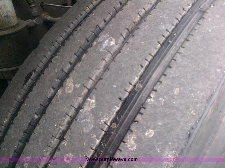 image for item H2079 1999 Freightliner Century Class semi truck