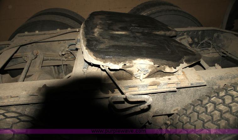 image for item H2079 1999 Freightliner Century Class semi truck