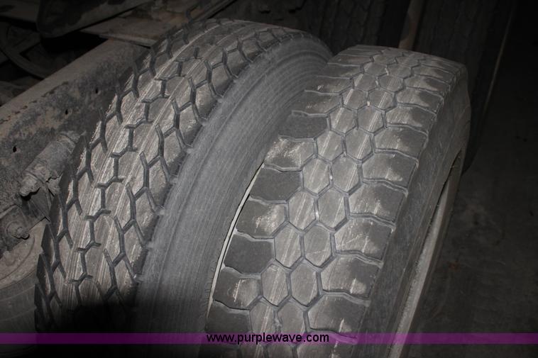 image for item H2079 1999 Freightliner Century Class semi truck