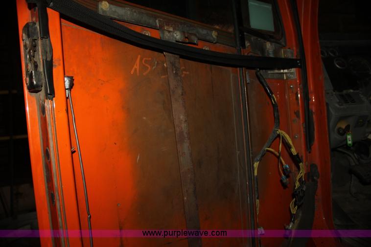 image for item H2079 1999 Freightliner Century Class semi truck