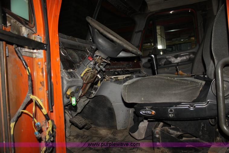 image for item H2079 1999 Freightliner Century Class semi truck