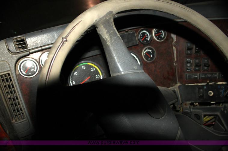 image for item H2079 1999 Freightliner Century Class semi truck