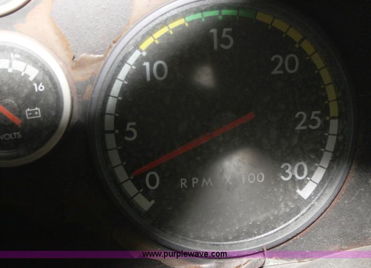 image for item H2079 1999 Freightliner Century Class semi truck