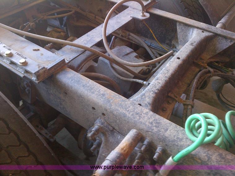 image for item H2079 1999 Freightliner Century Class semi truck