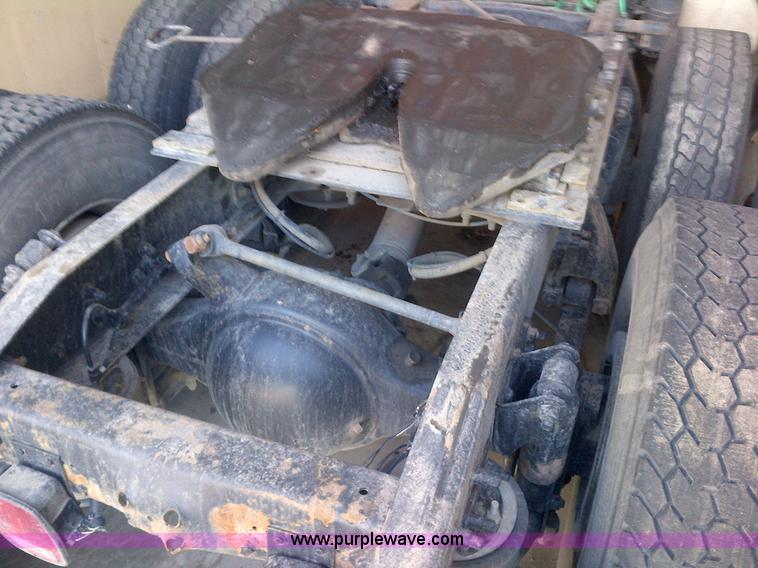 image for item H2079 1999 Freightliner Century Class semi truck