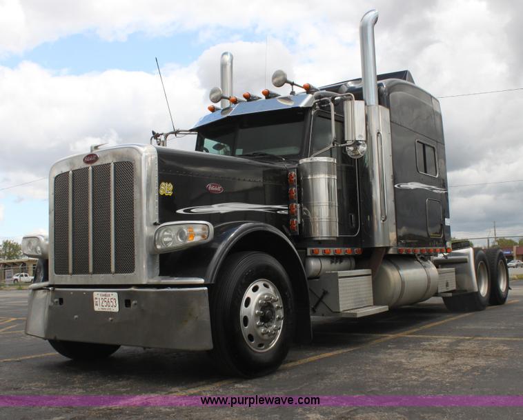 image for item H2080 2008 Peterbilt 389 semi truck
