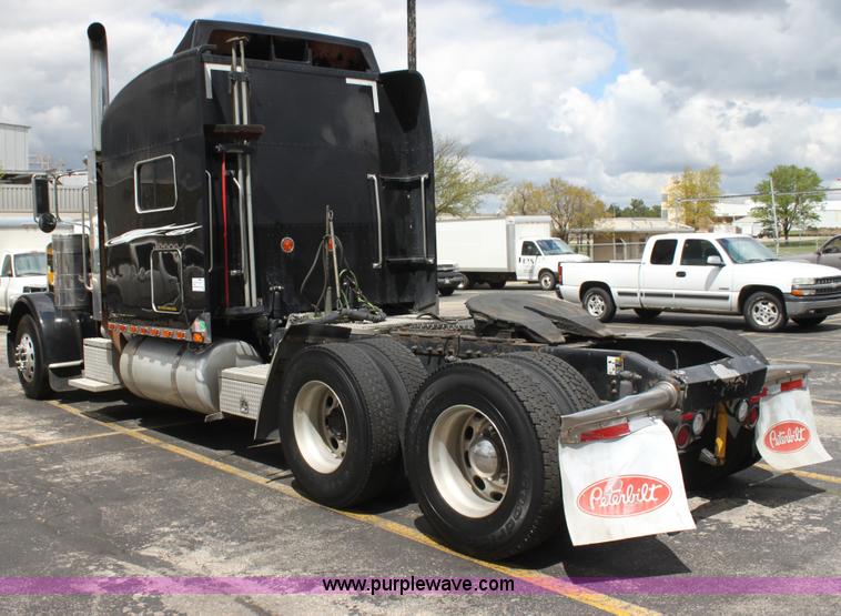 image for item H2080 2008 Peterbilt 389 semi truck