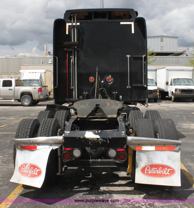 image for item H2080 2008 Peterbilt 389 semi truck