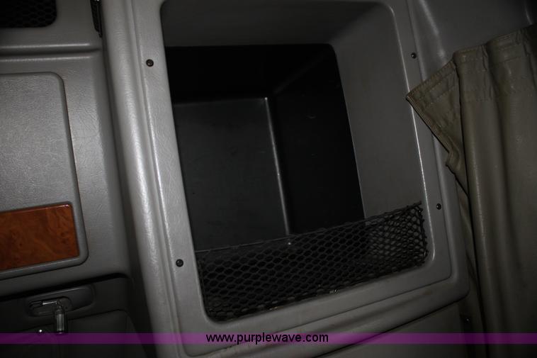 image for item H2080 2008 Peterbilt 389 semi truck