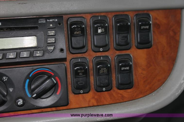 image for item H2080 2008 Peterbilt 389 semi truck