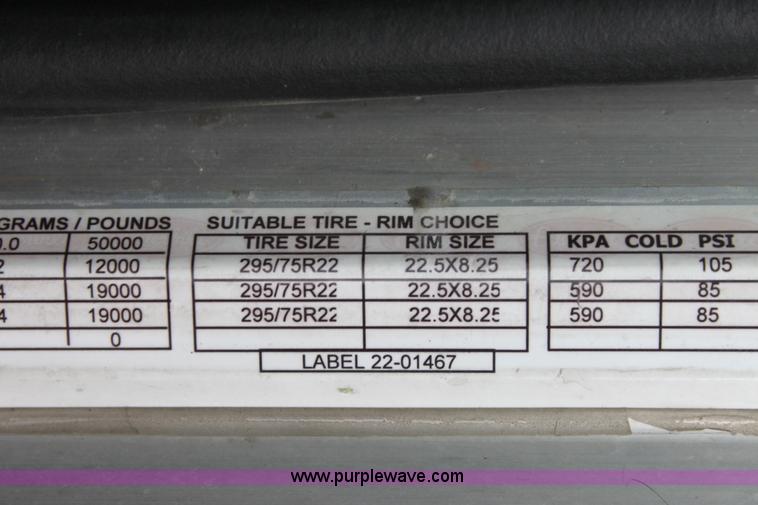 image for item H2080 2008 Peterbilt 389 semi truck