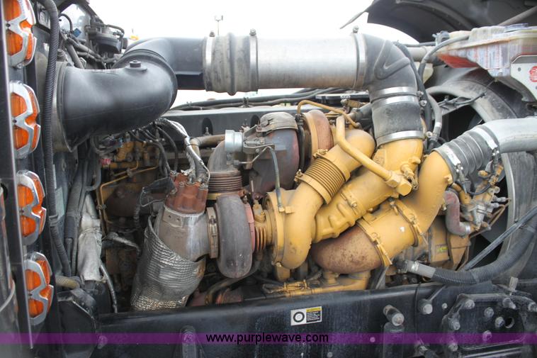 image for item H2080 2008 Peterbilt 389 semi truck