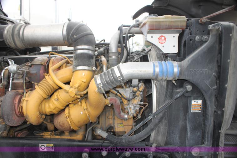 image for item H2080 2008 Peterbilt 389 semi truck