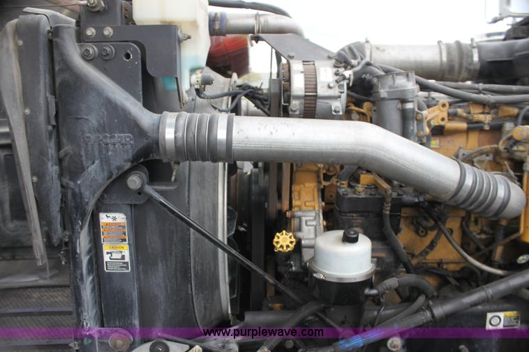 image for item H2080 2008 Peterbilt 389 semi truck