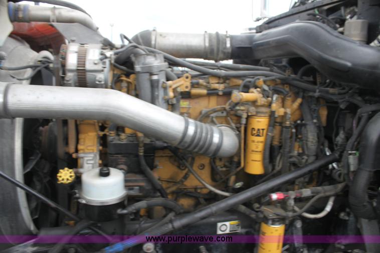 image for item H2080 2008 Peterbilt 389 semi truck