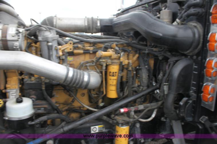 image for item H2080 2008 Peterbilt 389 semi truck