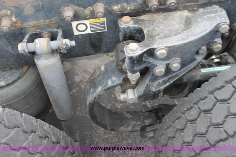 image for item H2080 2008 Peterbilt 389 semi truck