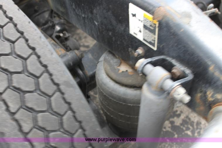 image for item H2080 2008 Peterbilt 389 semi truck