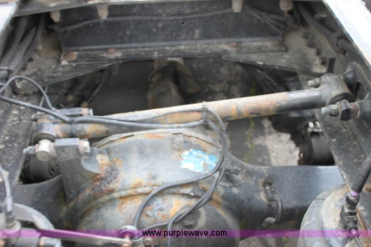 image for item H2080 2008 Peterbilt 389 semi truck