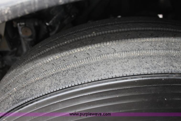 image for item H2080 2008 Peterbilt 389 semi truck