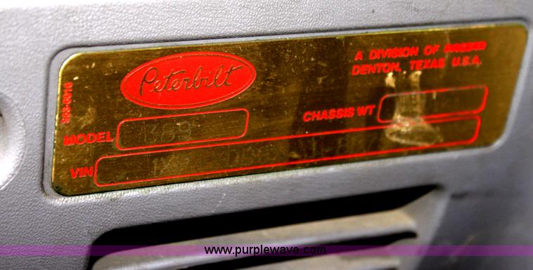 image for item H2080 2008 Peterbilt 389 semi truck