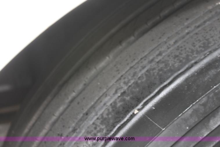 image for item H2082 2002 Freightliner FLD120 semi truck