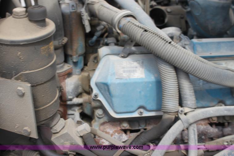 image for item H2083 2000 International 4700 box truck