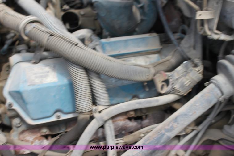 image for item H2083 2000 International 4700 box truck