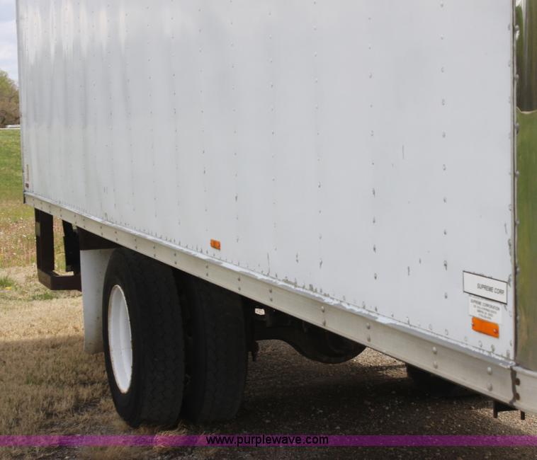image for item H2083 2000 International 4700 box truck