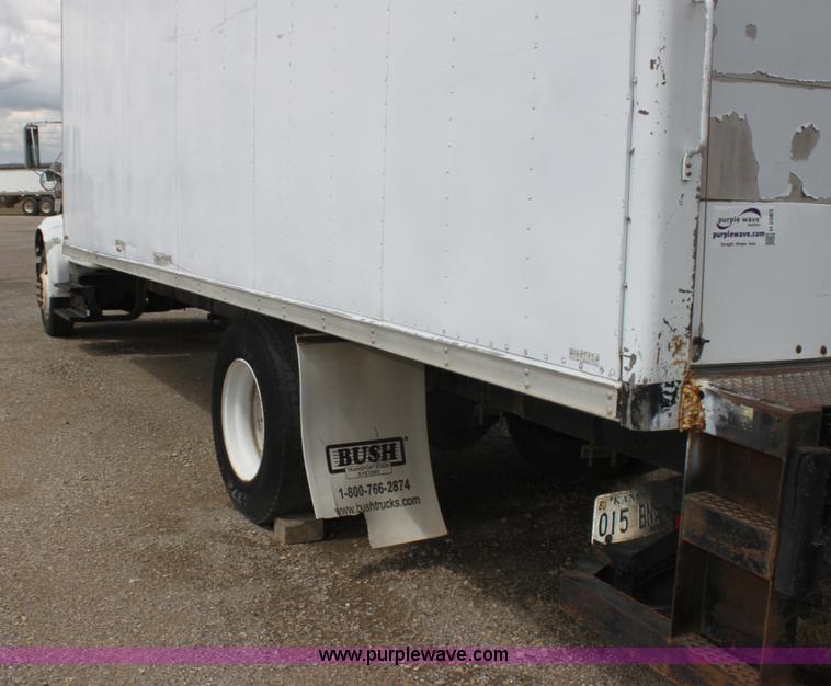 image for item H2083 2000 International 4700 box truck