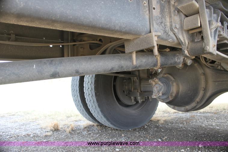 image for item H2083 2000 International 4700 box truck