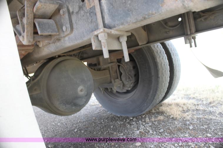 image for item H2083 2000 International 4700 box truck