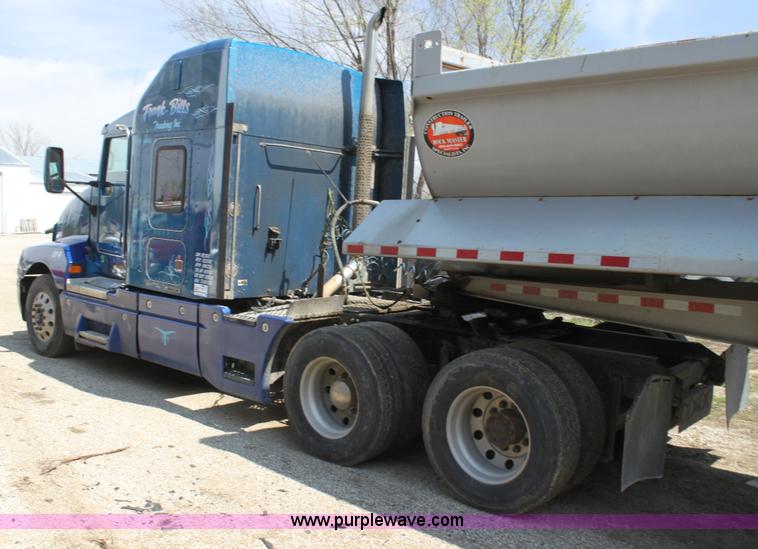 image for item H2130 2007 Kenworth T600 semi truck