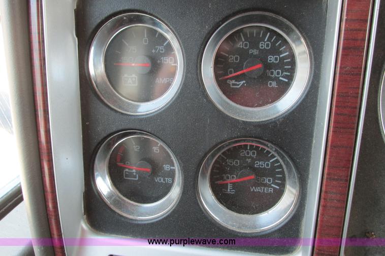 image for item H2130 2007 Kenworth T600 semi truck