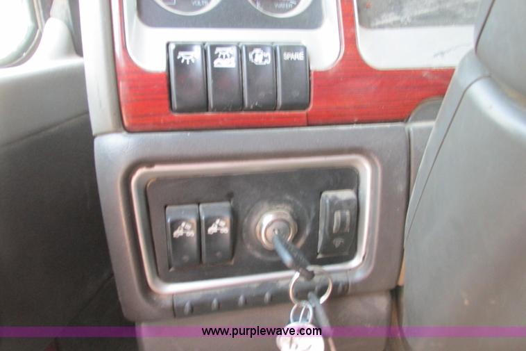 image for item H2130 2007 Kenworth T600 semi truck