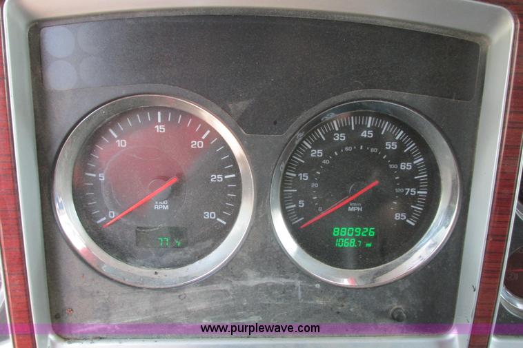 image for item H2130 2007 Kenworth T600 semi truck