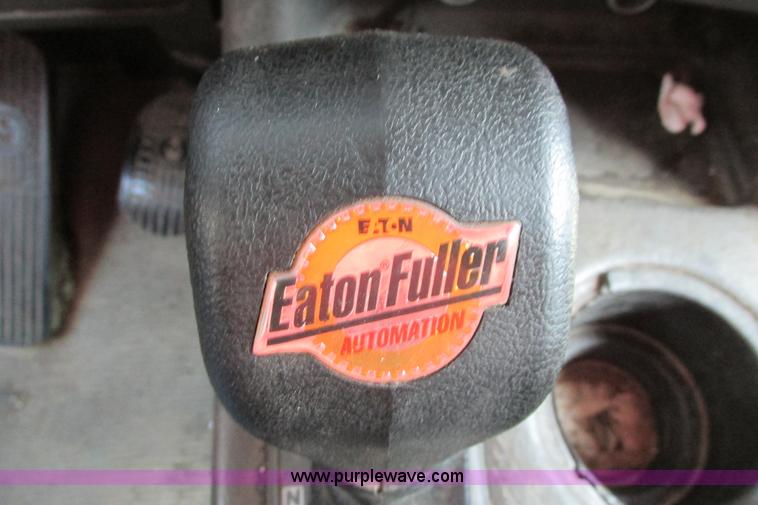 image for item H2130 2007 Kenworth T600 semi truck